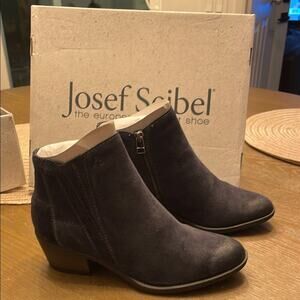 NEW Josef Seibel Daphne 09 Ankle Boot Vulcano Shiny Suede, Chic & Comfy